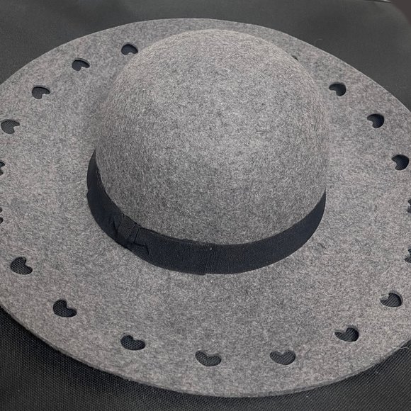 Grey Wool Heart Cutout Brim Floppy Hat with Ribbon Trim - Picture 4 of 5